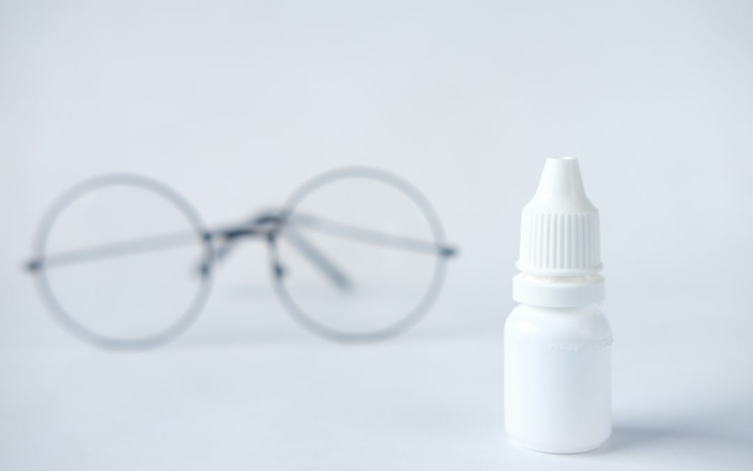 Yeux secs : comprendre les causes, reconnaître les symptômes et trouver des solutions